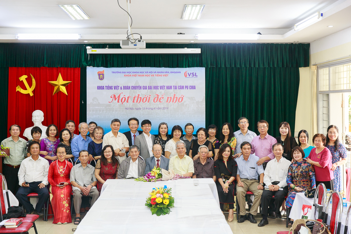 Xúc động câu chuyện của những giáo viên đi dạy tiếng Việt ở Căm-pu-chia