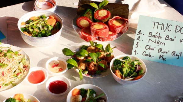 Những món ăn đầy màu sắc của K56 Việt Nam học.