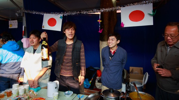 Gian hàng Nhật Bản với hai món chủ đạo là Cà-ri kiểu Nhật Bản và rượu sake.