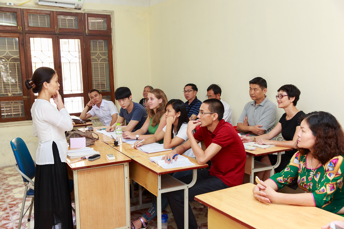 Đoàn giáo viên tiếng Việt ở nước ngoài dự giờ tại Khoa